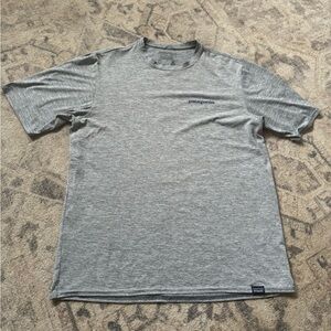 Patagonia waves shirt size small